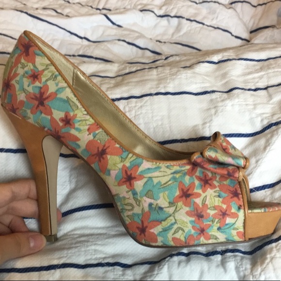 Madden Girl Floral Heels! Wore once! Size 8 - Picture 4 of 4
